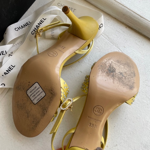 Chanel yellow gold rhinestone heels - Picture 5 of 6